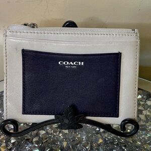 EUC-Coach Multi Pocket Genuine Leather Top Zip Key Chain Card Coin Travel Wallet